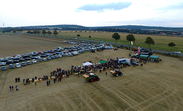 Gemeinsamer Feldtag der AGRAVIS Techniken Heide-Altmark und Raiffeisen in Destedt