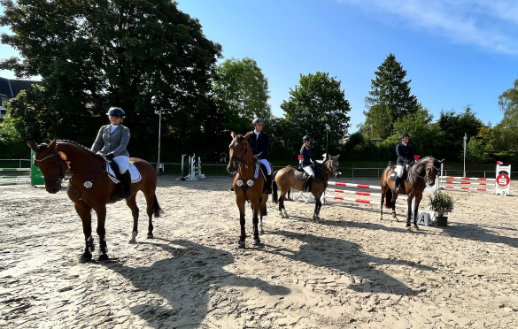 Die vier Siegerinnen der Qualifikation zum „AGRAVIS Technik BvL + Saltenbrock Amateur Cup 2023“ in Haßlinghausen