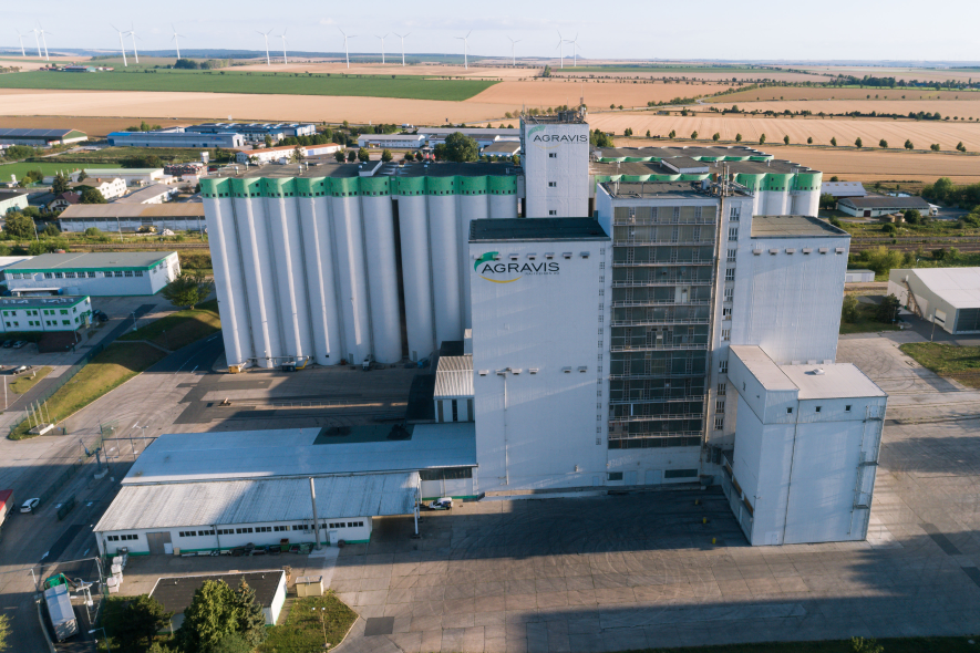 Luftaufnahme vom Standortz Querfurt mit Mischfutterwerk, Silos und Hallen