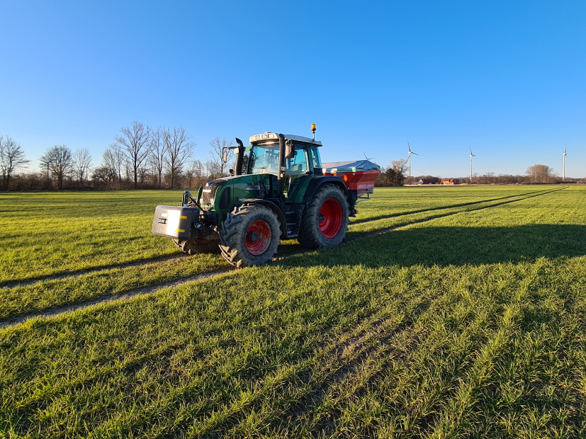 Trecker auf einem Feld