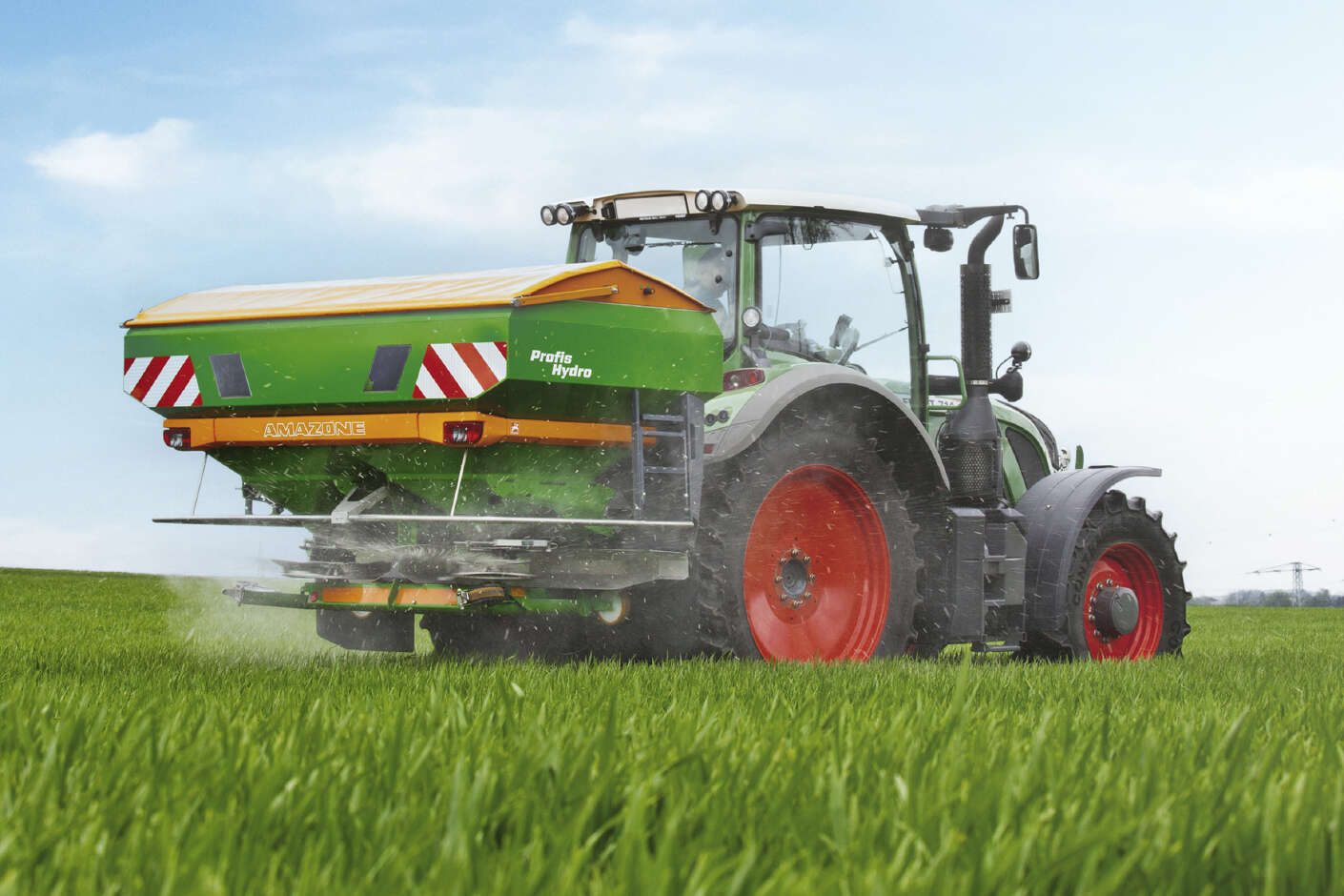 Düngerstreuer auf dem Feld