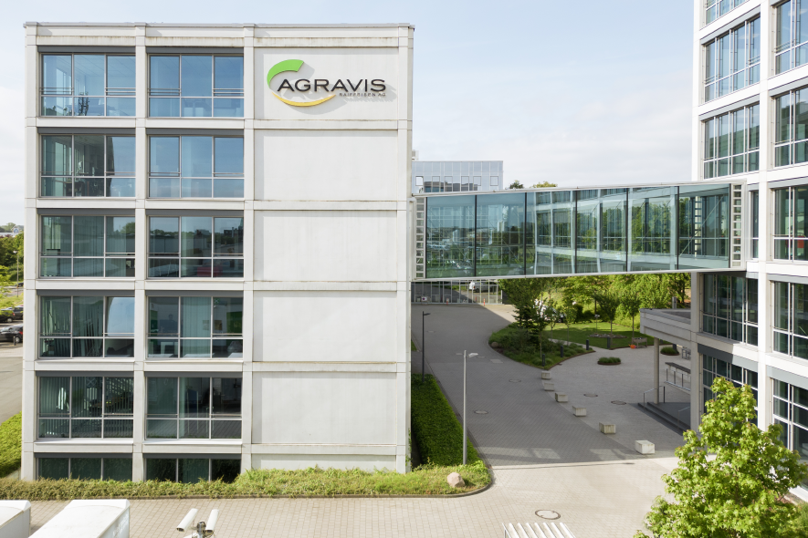 AGRAVIS Zentrale Münster mit Blick auf Skywalk und AGRAVIS-Logo und Fassade