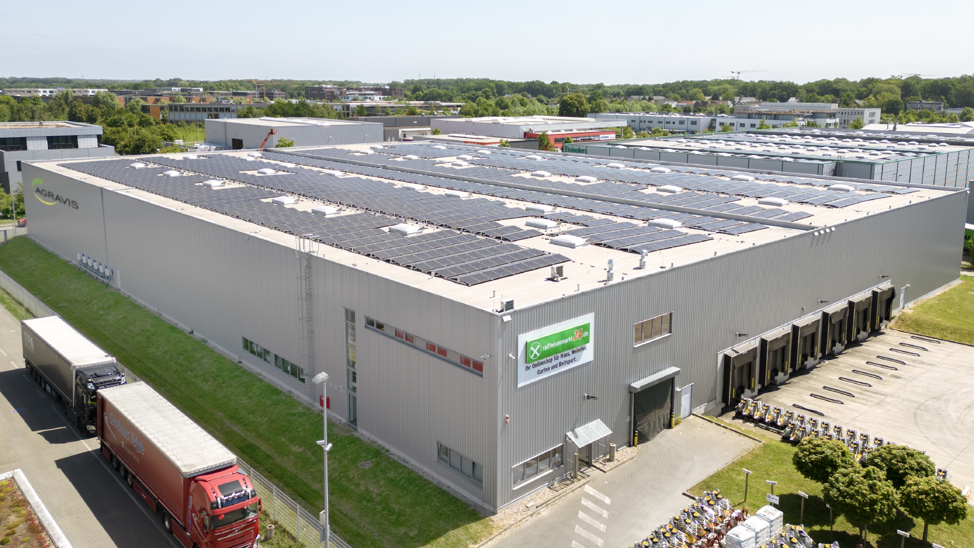 Photovoltaik-Anlage auf Dach von AGRAVIS-Lager