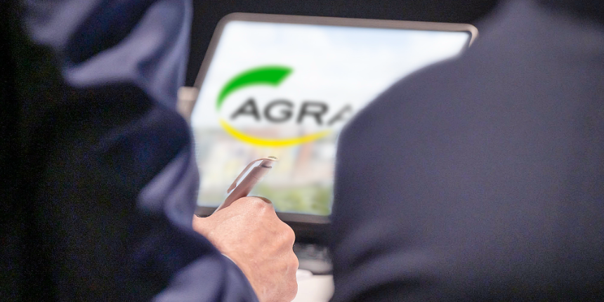 AGRAVIS-Logo auf Tablet