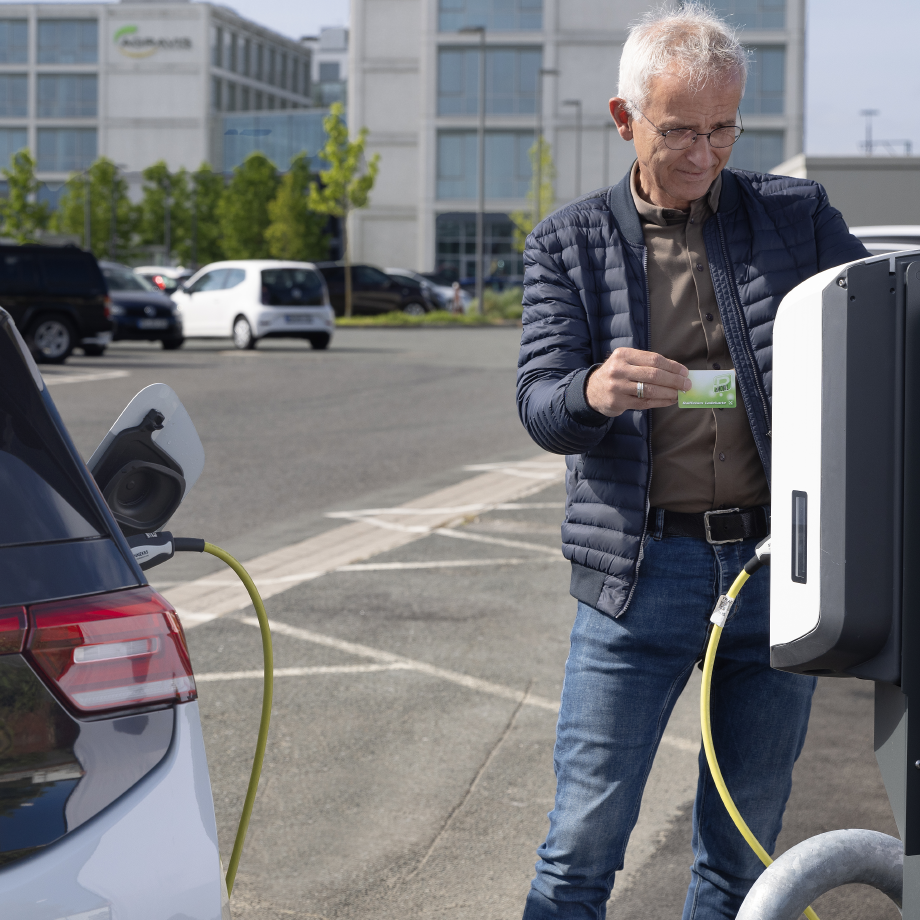 Klimastrategie AGRAVIS Nachhaltigkeit E-Auto tanken