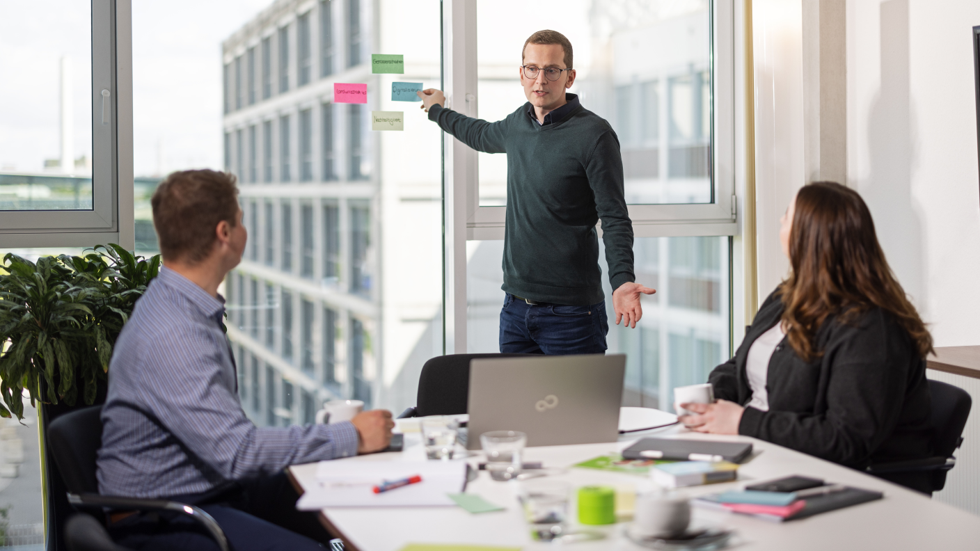 AGRAVIS Mitarbeitende im Meeting