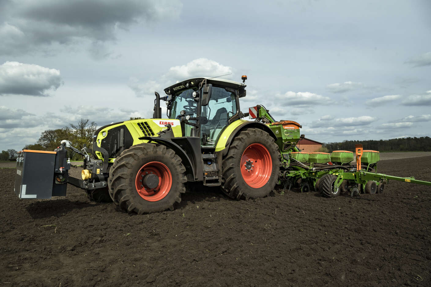 CLAAS Axion mit Amazone Precea bei der Aussaat