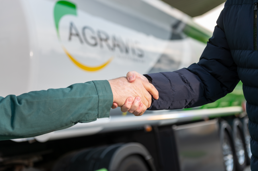 Tankstelle Energie Handschlag