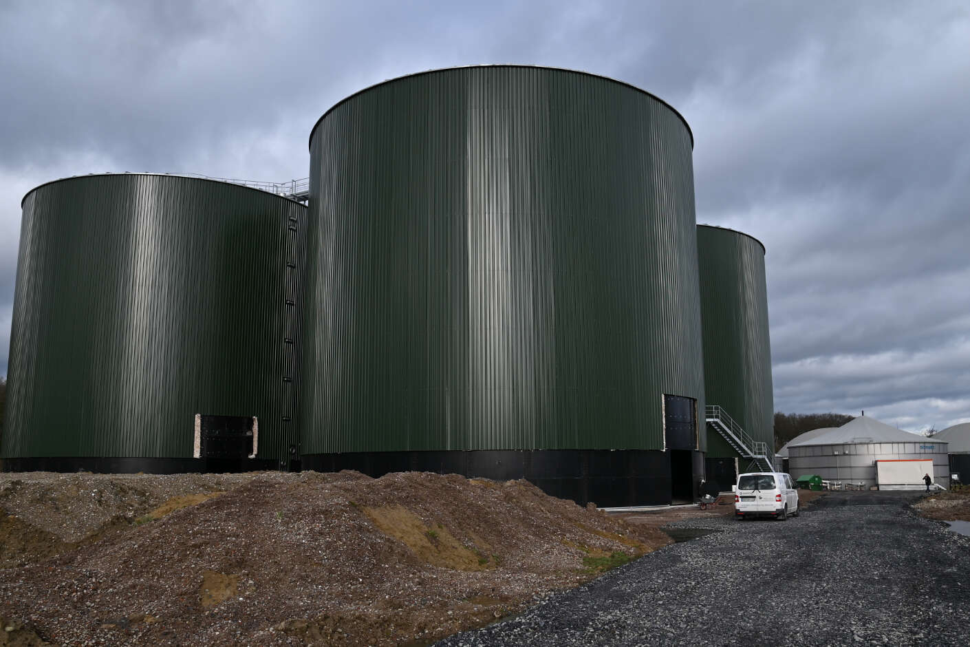 Die noch im Bau befindlichen, großen Fermenter der Bioenergie Velen GmbH