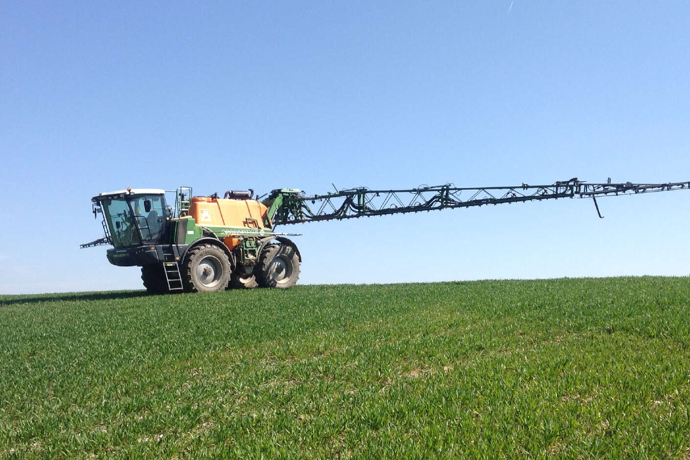 Selbstfahrerspritze auf dem Feld