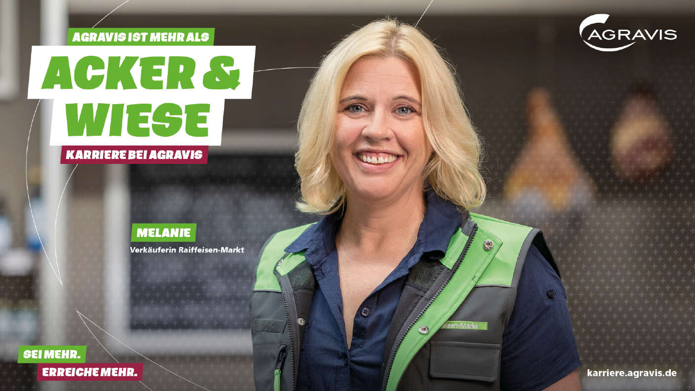 AGRAVIS Mitarbeiterin im Raiffeisen-Marktmit dem Solgan "AGRAVIS ist mehr als Acker und Wiese"