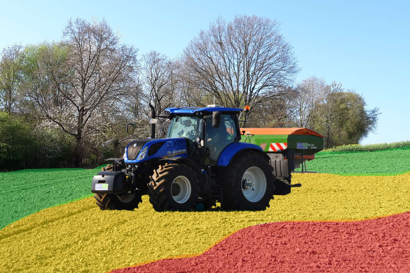 Blauer NewHolland-Traktor mit Düngersteuer auf bunt markiertem Feld für 