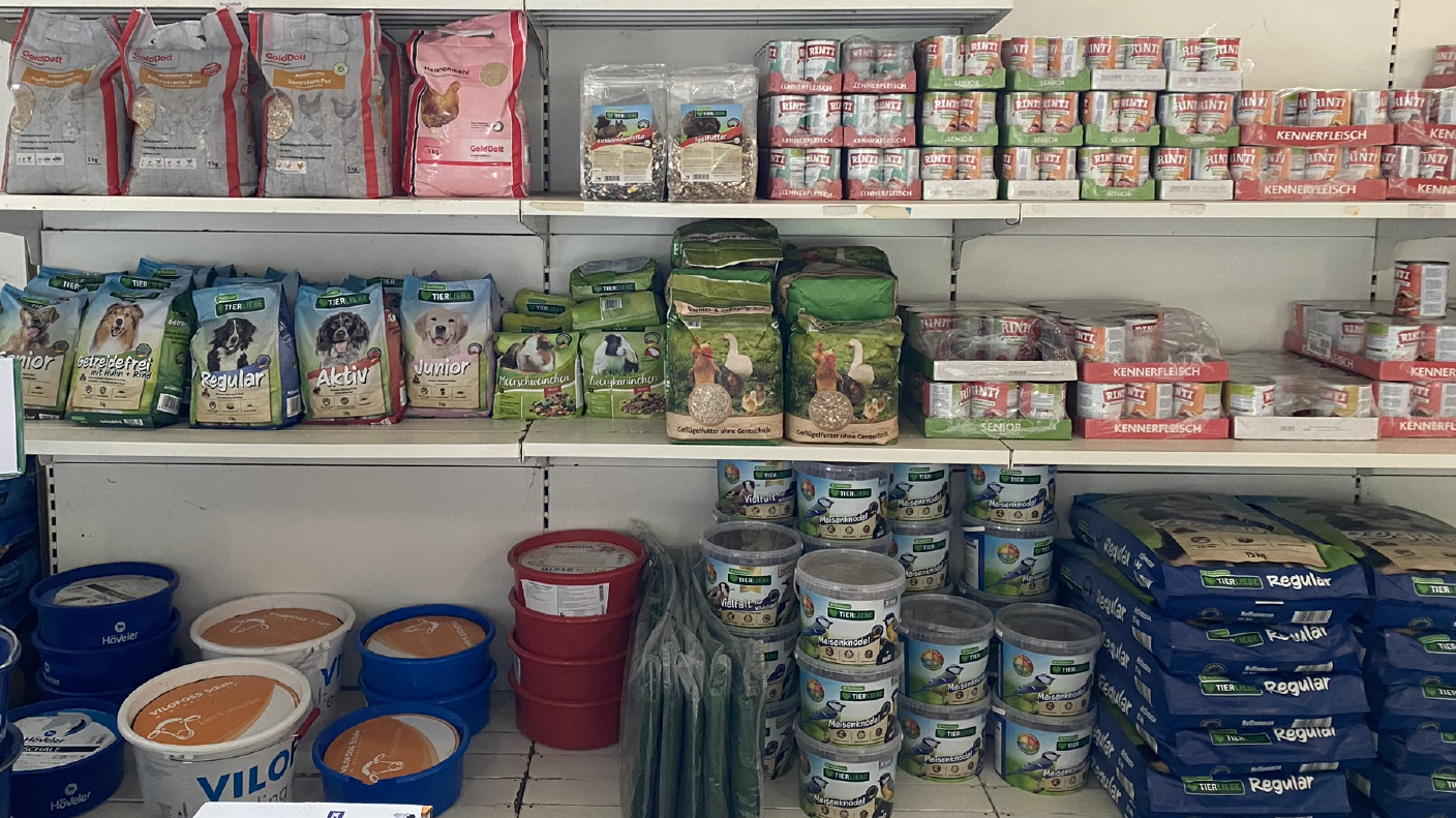 Hundefutter, Geflügelfutter & Katzenfutter