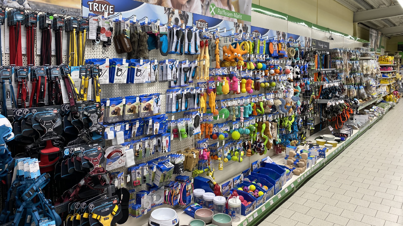 Regale mit Hundezubehör & Hundespielzeug