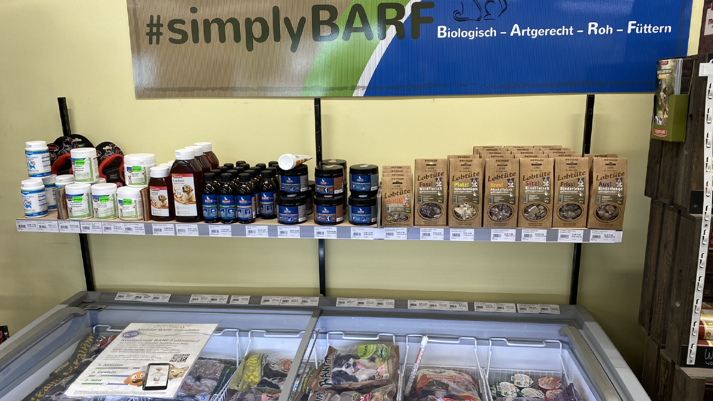 Kühltheke mit BARF-Produkten