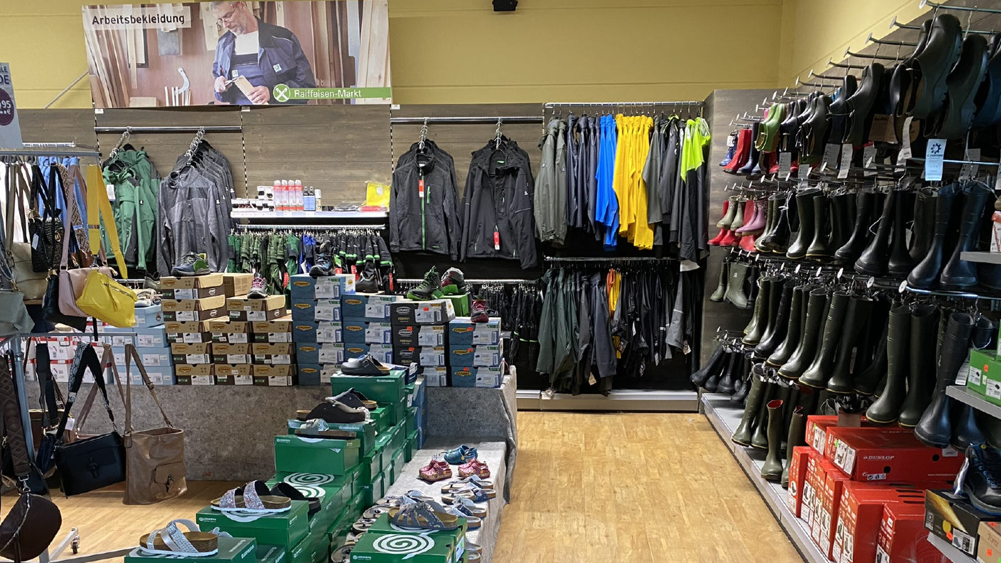 Regale mit Arbeitskleidung Schuhe, Gummistiefel & Arbeitsschuhe