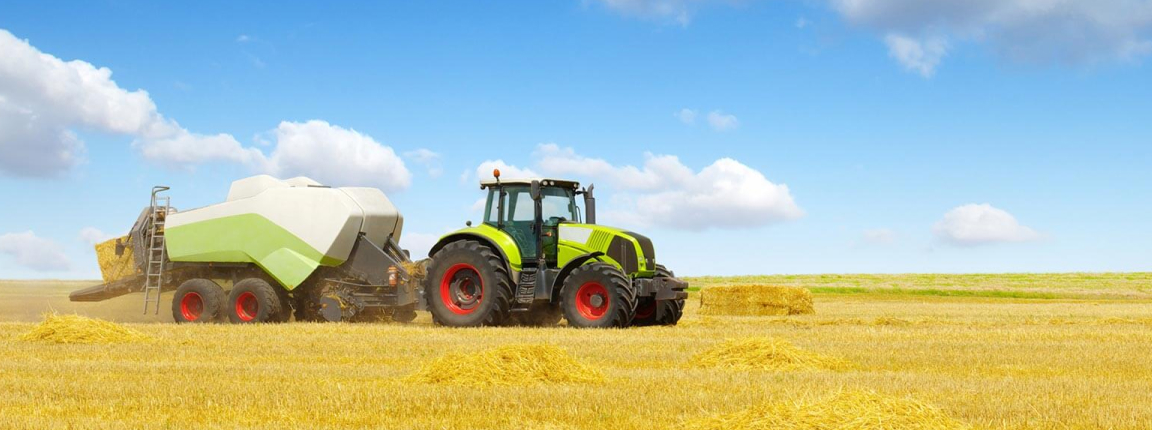 Traktor auf dem Acker