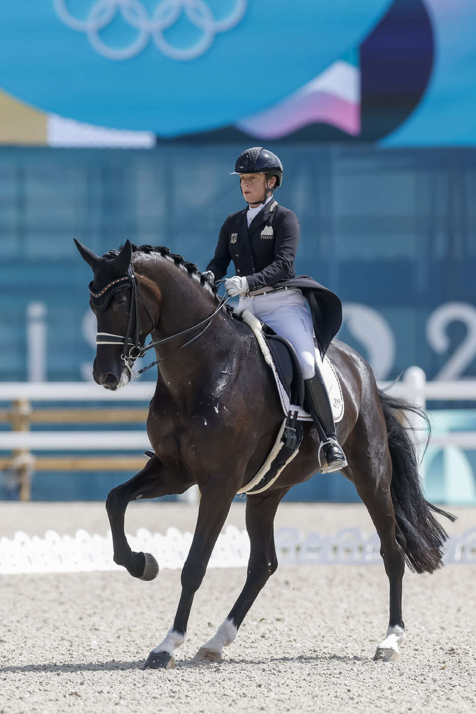 Isabell Werth mit ihrem Erfolgspferd Wendy im Dressurviereck bei Olympia in Paris 2024