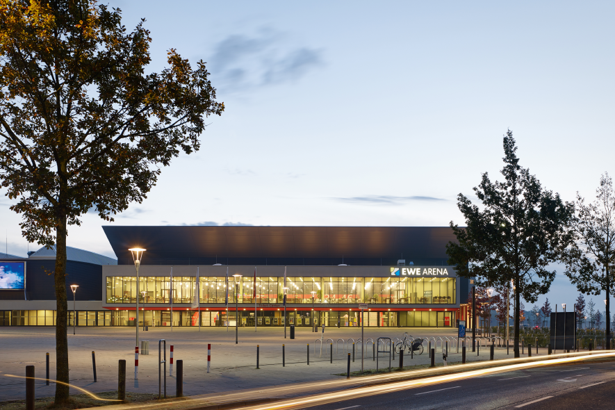 Vorplatz EWE-Arena Oldenburg