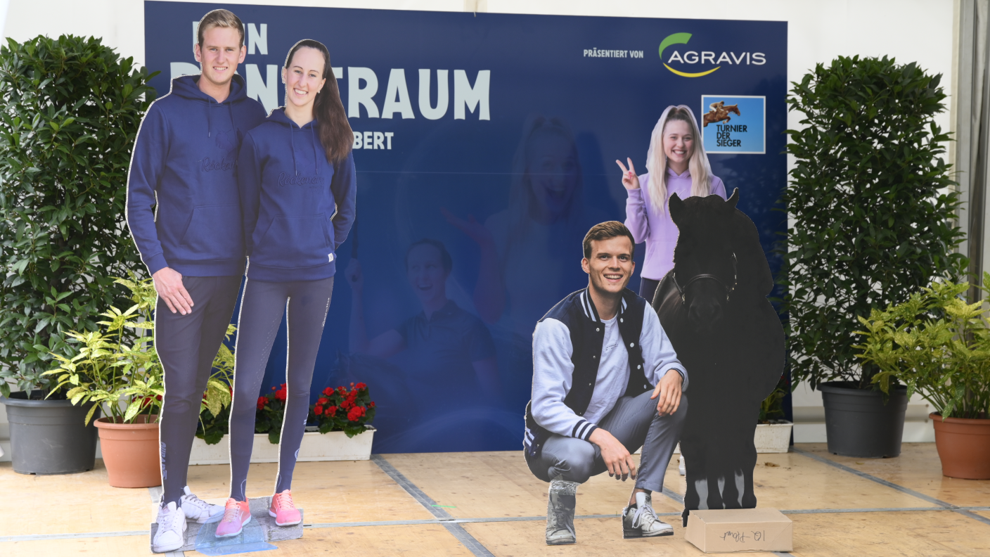 Papp-Aufsteller von Hella Gabbert und ihrem Team zur Show Pony Traum