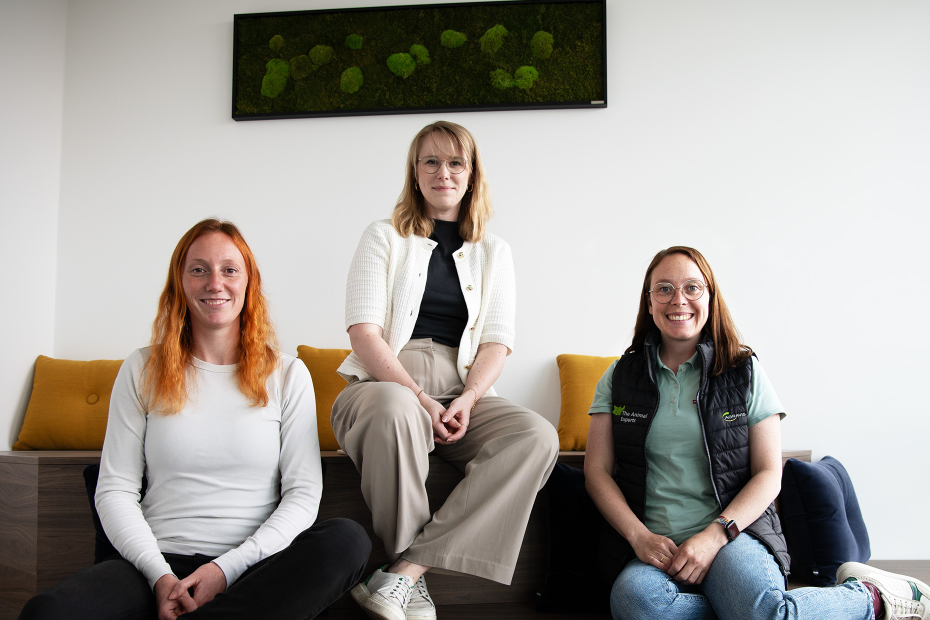 Saskisa Zoll, Janna Riering und Maike Fritz bei der Podcast-Aufnahme.