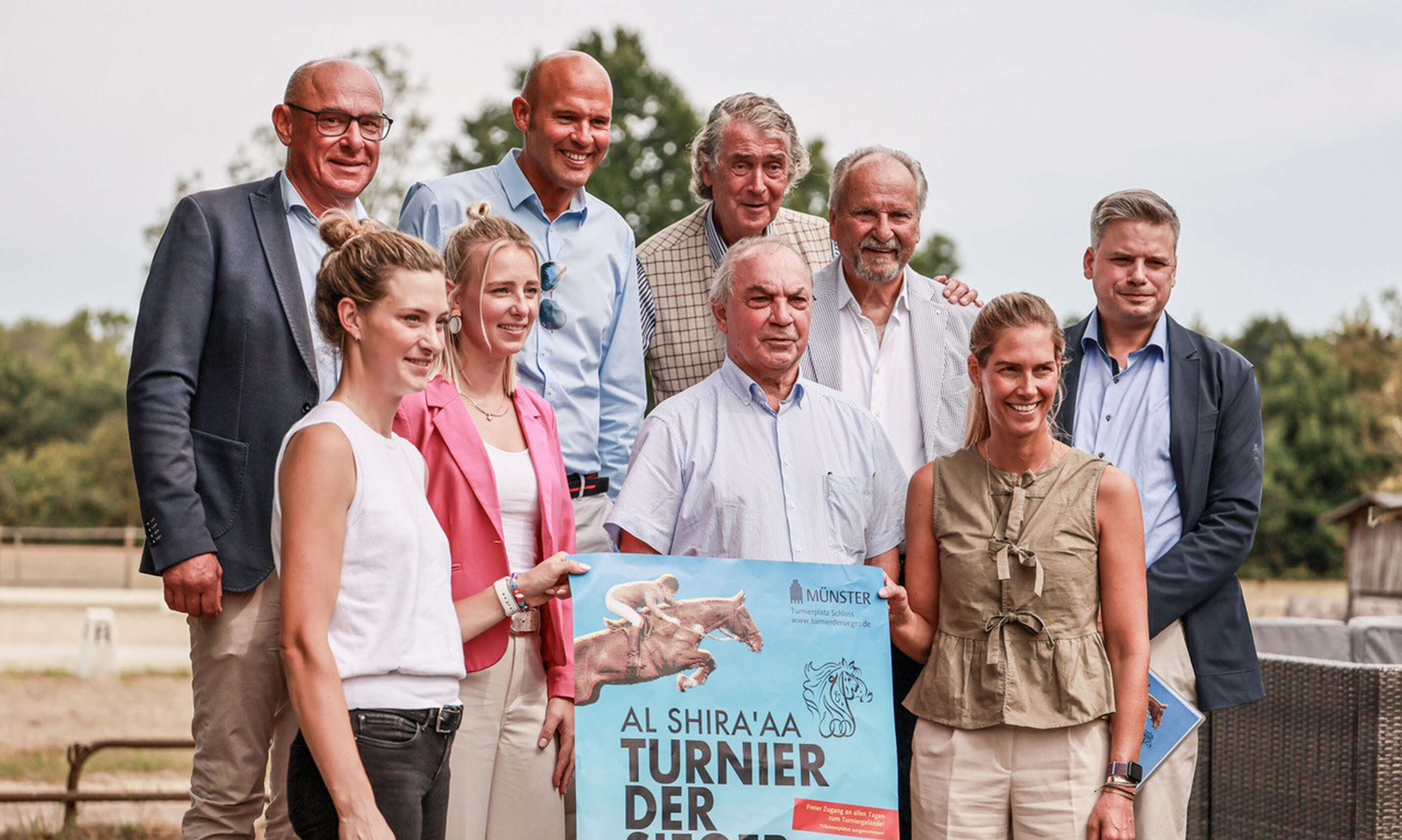 Gruppenfoto der Pressekonferenz Turnier der Sieger 2025
