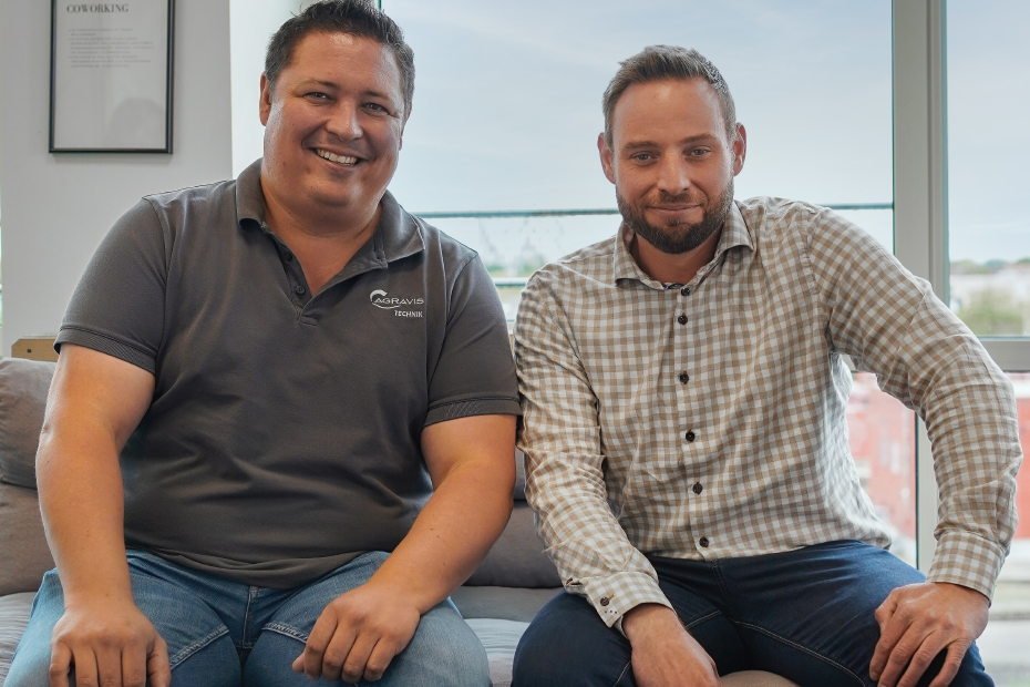  Oliver Bökers und Benedikt Stockel-Siepker sitzen nebeneinander