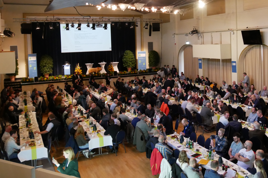 Blick auf Publikum und Bühne beim DBV-Veredelungstag 2025