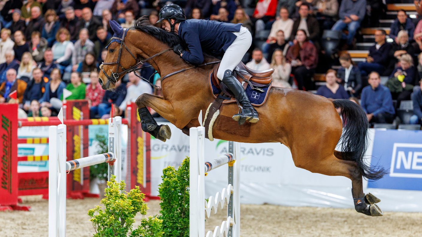 Felix Hassmann auf Mon Genuartt bei Qualifikation zum großen Preis