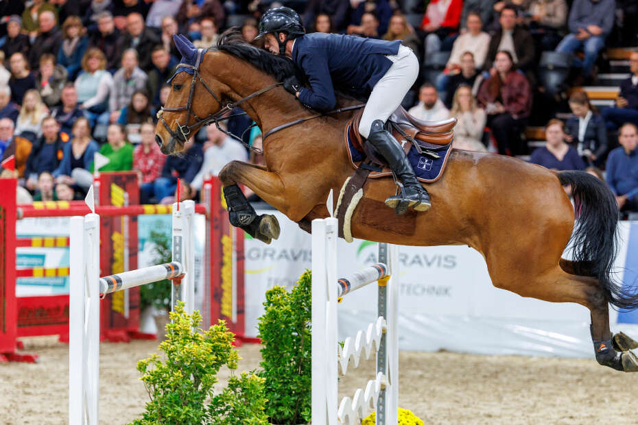 Felix Hassmann auf Mon Genuartt bei Qualifikation zum großen Preis