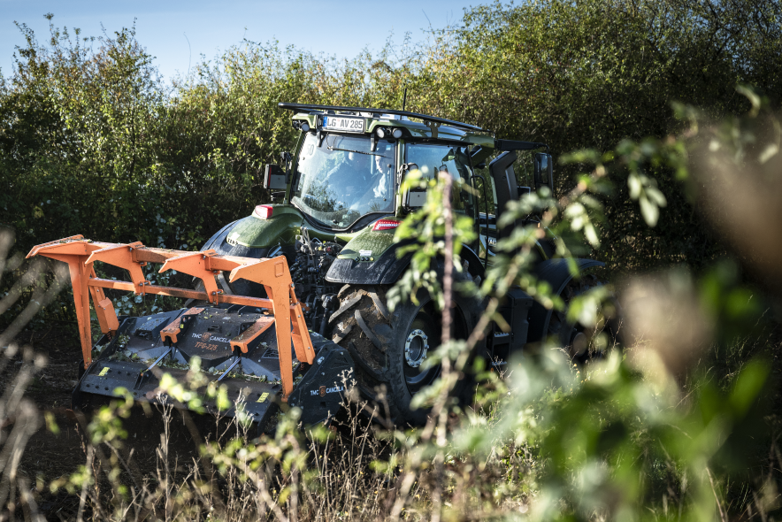 Valtra Forstaustattung mit Mulcher