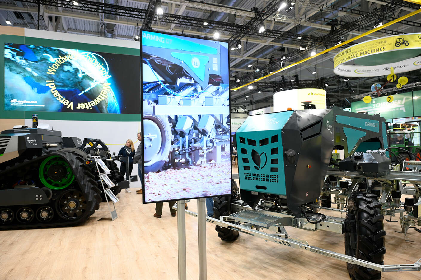 Feldroboter Farming GT am Stand der AGRAVIS auf der Messe Agritechnica