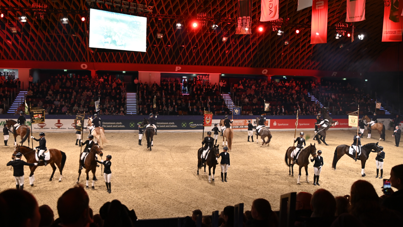 Ein Showact beim Galaabend des AGRAVIS-Cups Münster 2026.