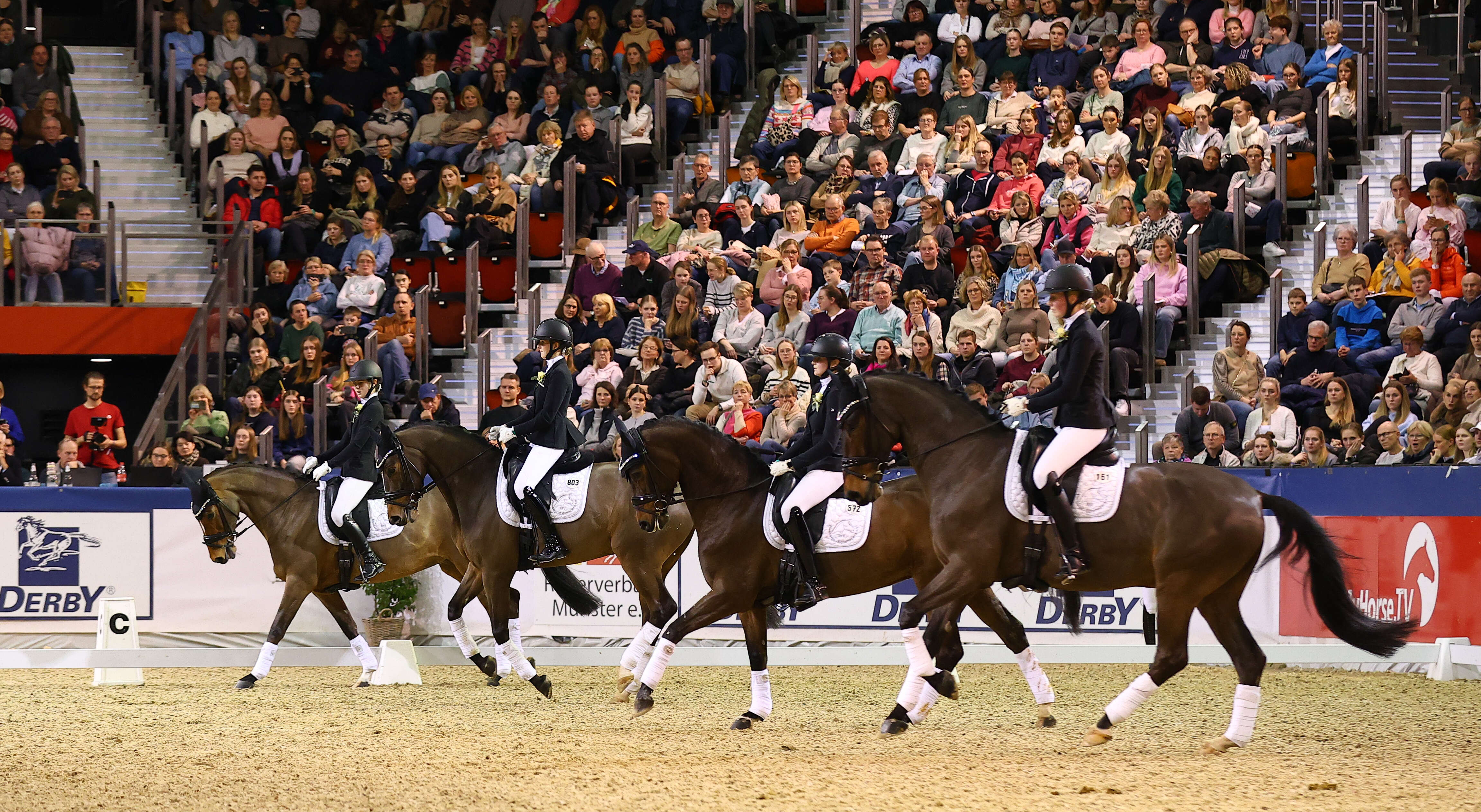 Die Reiter des Reitervereins Nienberge-Schonebeck in der Halle Münsterland.