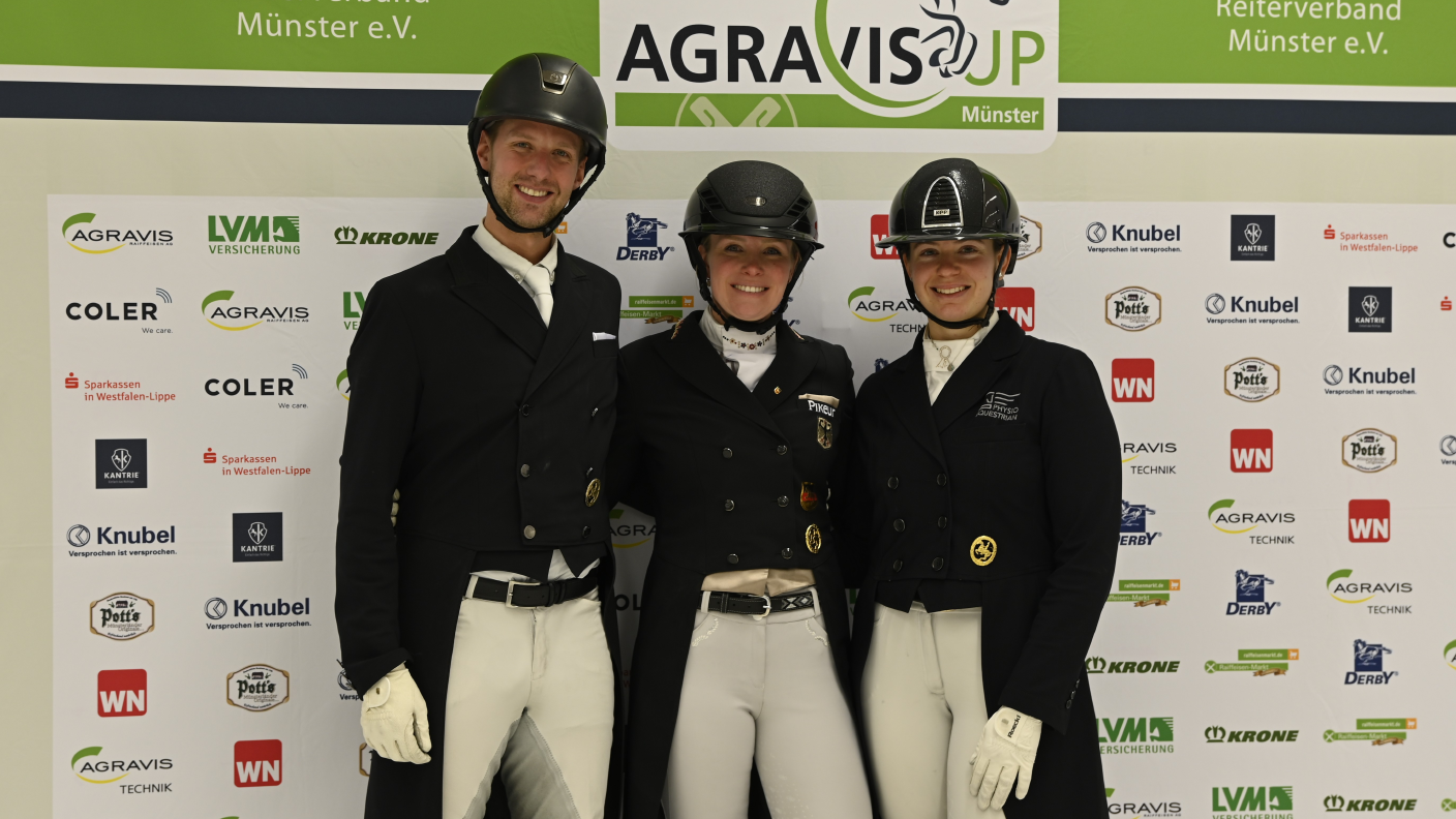 Katharina Hemmer, Tobias Nabben und Evelyn Eger bei der Pressekonferenz.