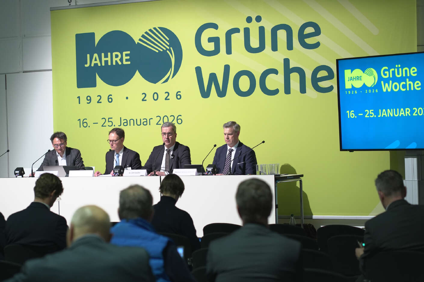 AGRAVIS-CEO Dr. Dirk Köckler (2. v. re.) auf dem Podium zum Auftakt der Grünen Woche 2026