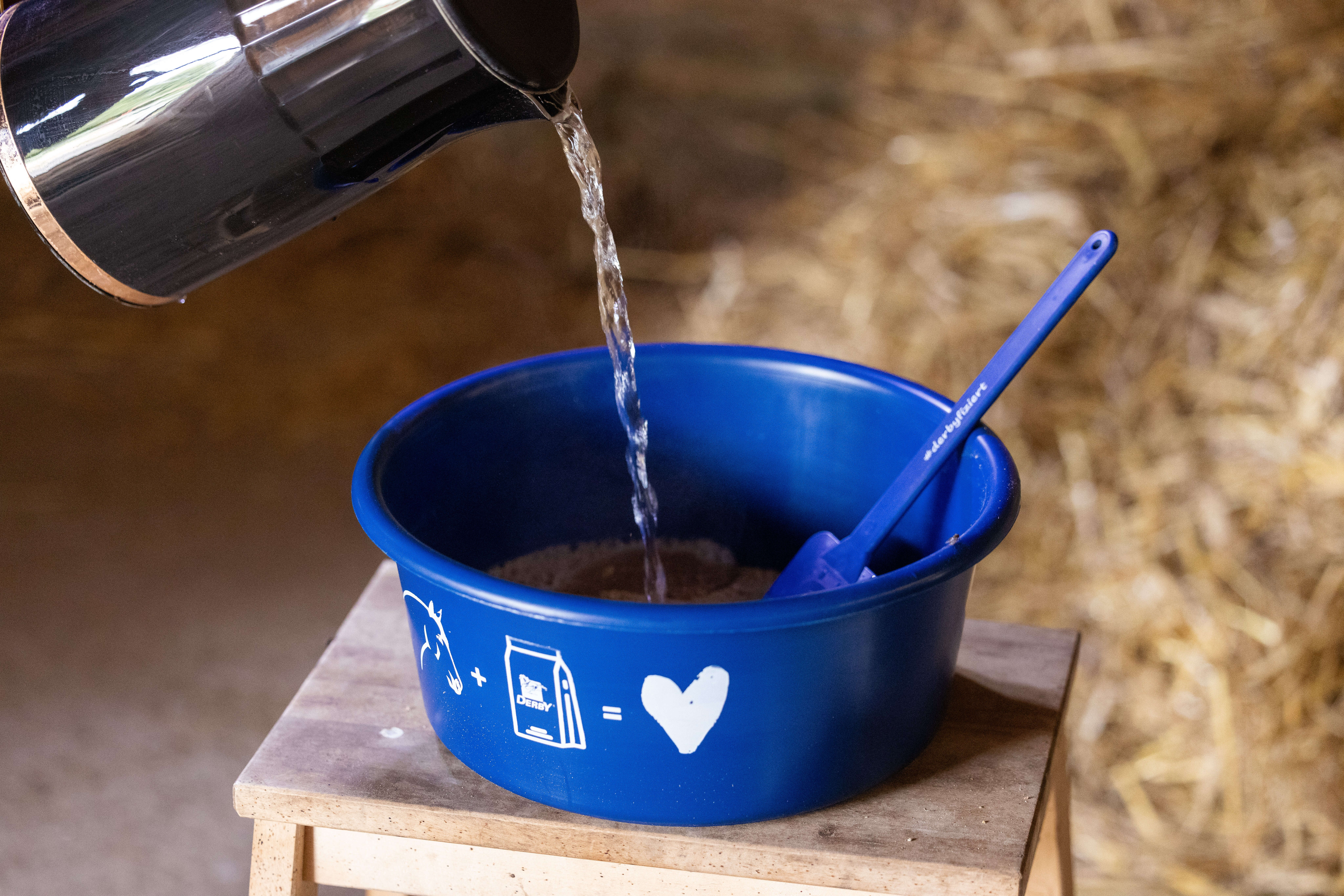 Mash wird in Behälter mit warmem Wasser angerührt