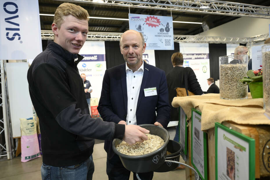 Springreiter Philipp Schulze Topphoff und Frank Friedhoff aus dem Bereich Märkte der AGRAVIS