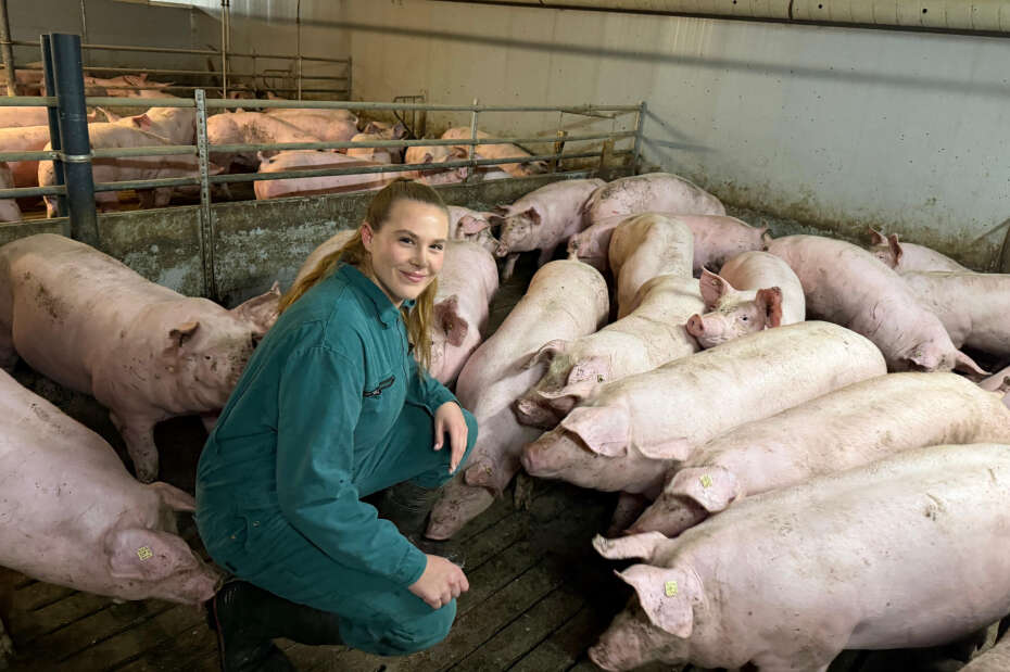 Anna-Lena Jeiler im Schweinestall