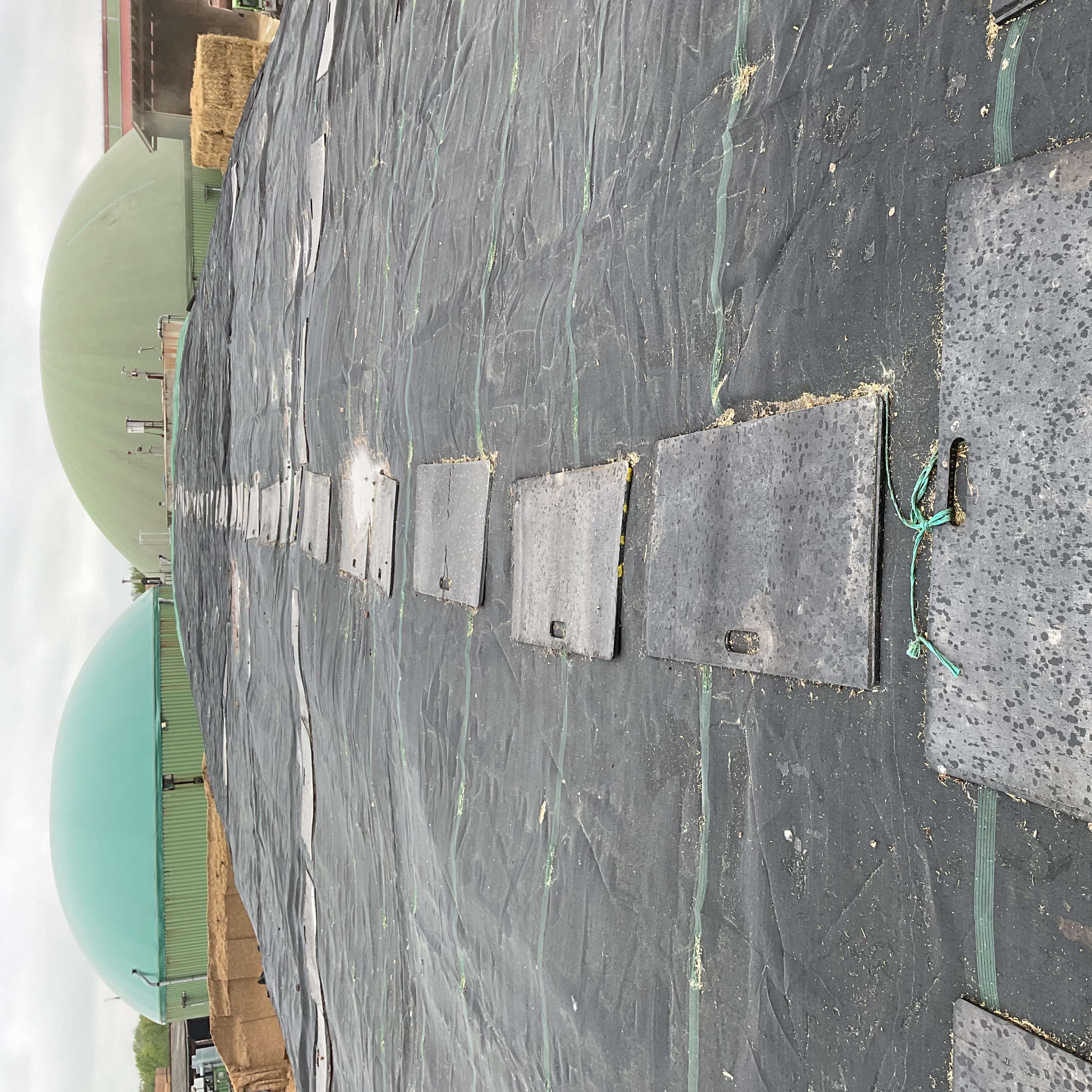 Silo mit Abdeckplatten