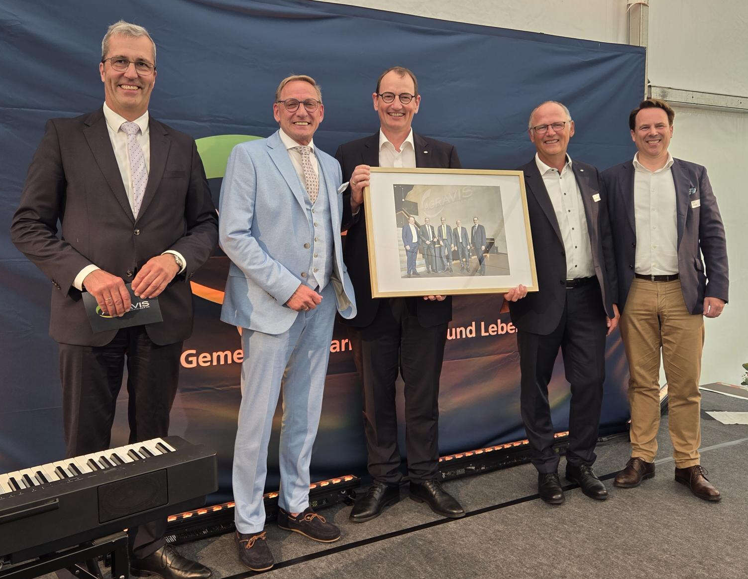 Gruppenfoto vom AGRAVIS-Vorstand mit Franz-Josef Holzenkamp.