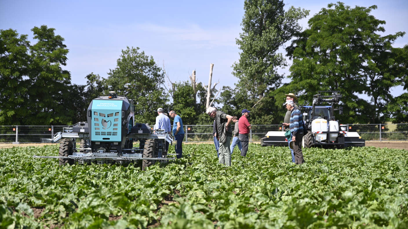Der autonome Feldroboter Farming GT in Aktion.