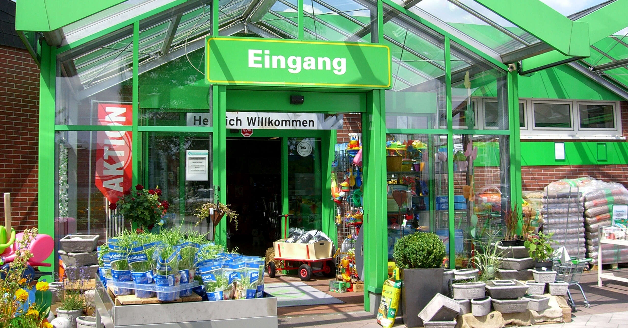 Haus, Hof, Heimtier, Garten und Reitsport im RaiffeisenMarkt Warburg