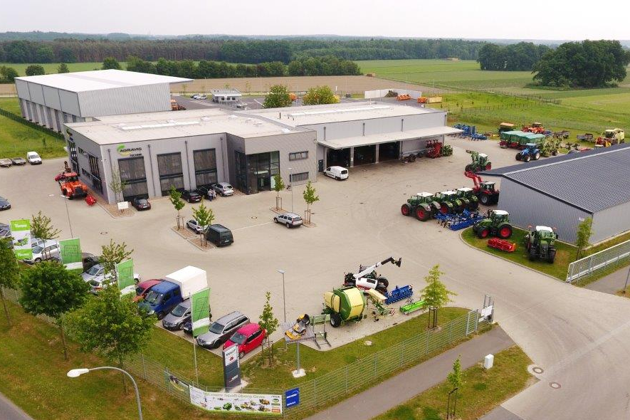 AGRAVIS Technik Standort mit Maschinenpark, Traktoren und landwirtschaftlichen Geräten