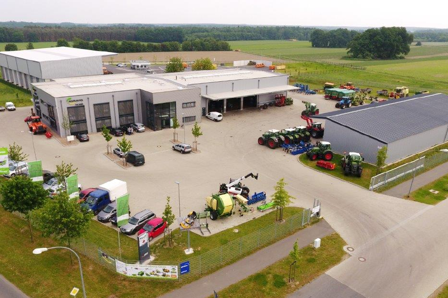 AGRAVIS Technik Standort mit Maschinenpark, Traktoren und landwirtschaftlichen Geräten